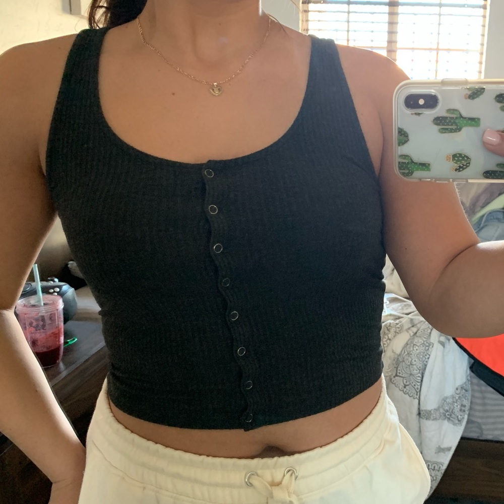 Gray sleeveless crop top